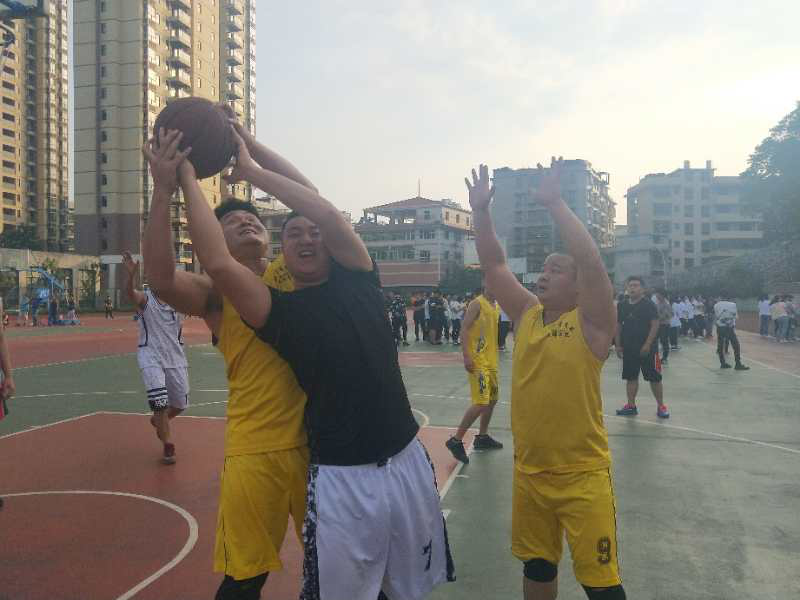 院职工篮球队紧锣密鼓备战双清区职工篮球赛